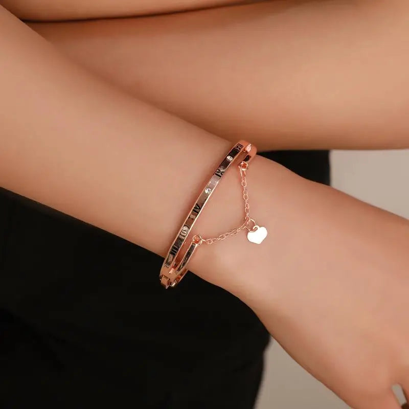 1pc Men and Women Rome Numeral Heart Stainless Steel Bracelet Luxury stylish Jewelry