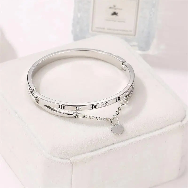 1pc Men and Women Rome Numeral Heart Stainless Steel Bracelet Luxury stylish Jewelry